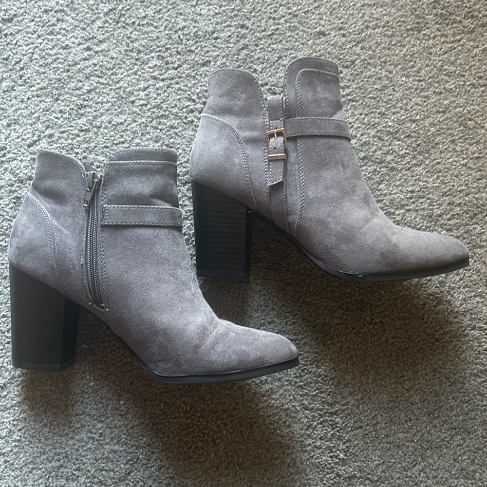 Kelly & Katie Divia Bootie - Grey Faux Suede - 8.5